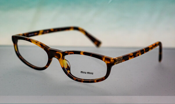 Vintage-style Miu Miu prescription glasses in Honey Havana tortoiseshell color.Milan - Italy, 01 June 2026