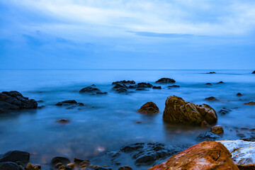 Seaside reef and waves © DFENG