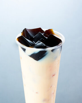 White background image of Guilinggao milk tea beverage