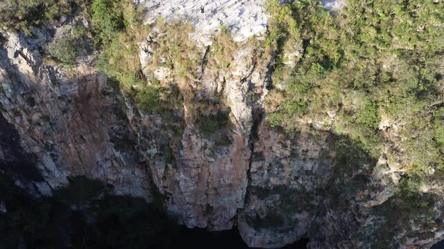 Aerial views of the Capit&oacute;lio Canyons in Minas Gerais, Brazil, showcasing dramatic rock cliffs, emerald waters of Furnas Lake, breathtaking landscapes, and one of the country's most iconic natural att