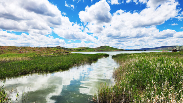 T&ouml;d&uuml;rge Lake in Sivas, Turkey is a renowned gypsum karst lake in the Kızılırmak Basin, known for its unique geology, sinkhole formations, and rich natural biodiversity.