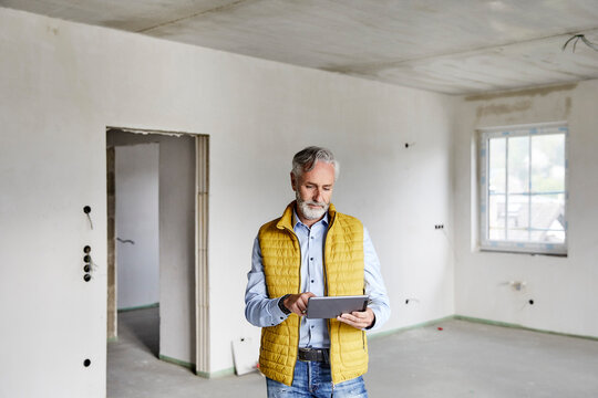 Mature man using tablet on a construction site