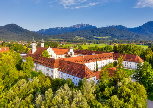 Exterior of Kloster Benediktbeuern against sky with Benediktenwand in background, Benediktbeuern, T�lzer Land, Upper Bavaria, Bavaria, Germany