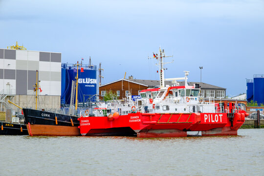 CUXHAVEN, DEUTSCHLAND &ndash; 06.05.2026:Der Lotsentender DUHNEN im Hafen von CUXHAVEN