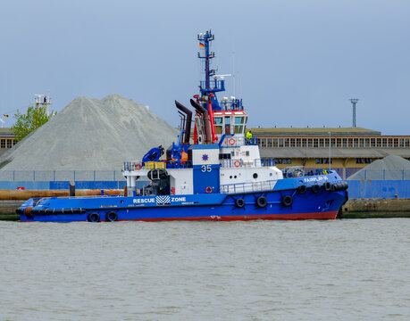 CUXHAVEN, DEUTSCHLAND &ndash; 06.05.2026: Der Schlepper FAIRPLAY 35  im Hafen von CUXHAVEN
