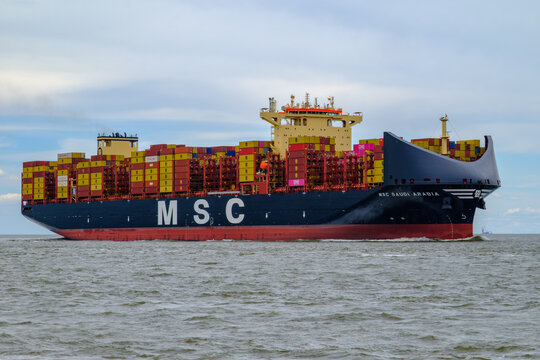 CUXHAVEN, DEUTSCHLAND &ndash; 06.05.2026: Das Containerschiff  MSC SAUDIA ARABIA ,zugelassen in Liberia auf der Elbe in H&ouml;he CUXHAVEN
