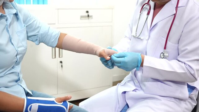 Hand bandages and first-aid bandages, with care, attention, and assistance in the office, for emergency nurses, trainers, and personnel in treating wounds or accident injuries, along with on-site trai