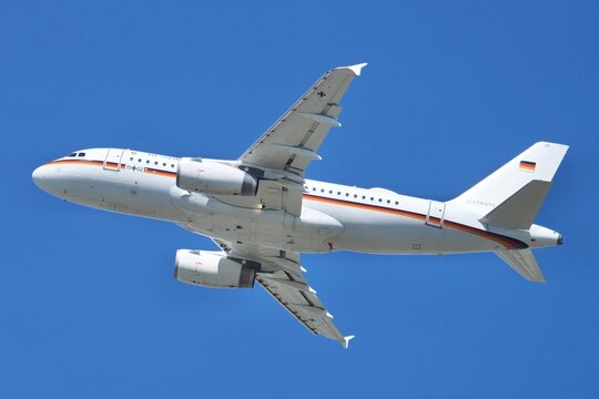 Luftwaffe German Air Force A319 au d&eacute;collage