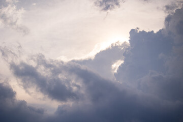 Obraz premium Dramatic cloudy sky with sunlight breaking through