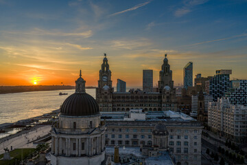 Obraz premium Sunset On The River Mersey in Liverpool, England