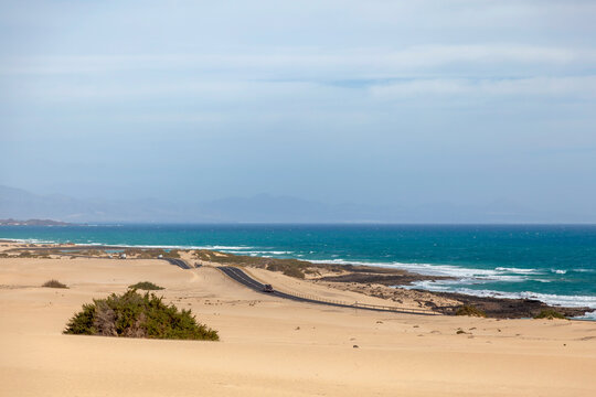 Stra&szlig;e durch den Parque Natural de las Dunas de Corralejo, Fuerteventura