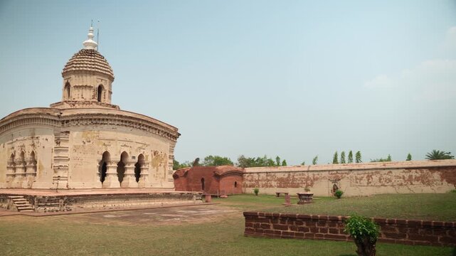 This is the Radhashyam Temple, which is located in Bishnupur. The idols of Radha Shyam Nitai Gaud and Thakur were worshipped in the temple.