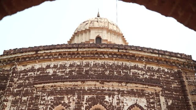 This is the Radhashyam Temple, which is located in Bishnupur. The idols of Radha Shyam Nitai Gaud and Thakur were worshipped in the temple.