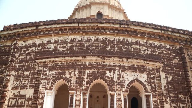 This is the Radhashyam Temple, which is located in Bishnupur. The idols of Radha Shyam Nitai Gaud and Thakur were worshipped in the temple.
