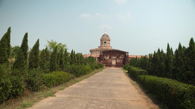 This is the Radhashyam Temple, which is located in Bishnupur. The idols of Radha Shyam Nitai Gaud and Thakur were worshipped in the temple.