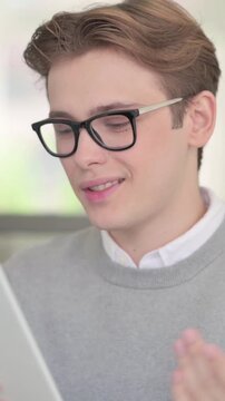 Video Chaton Tablet by Young Man in Modern Office, Vertical Video