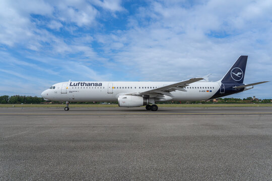 Lufthansa Airbus A321 airplane taxis at LIN Milano Linate international airport