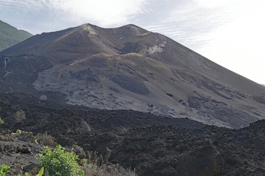 Imposing volcano with dark ash slopes and rocky terrain, last volcanic eruption of Cumbre Vieja, Todoque, La Palma, Canary Islands, Spain