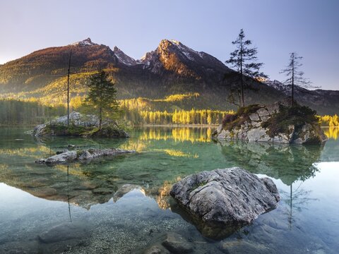 Hintersee in the morning in the first sunlight, behind the peaks of the Hochkalter, Berchtesgaden National Park, Ramsau, Berchtesgadener Land, Upper Bavaria, Bavaria, Germany