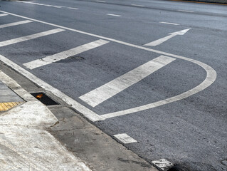 Obraz premium white traffic sign at road, bangkok, thailand