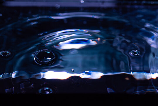 313.Macro photography of water drop splashes
