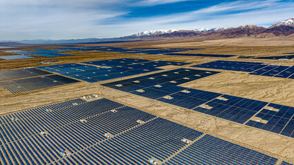 National Geographic   Solar PV Matrix on Gobi Wasteland, Delingha, Qinghai, China © Jiajie Qiu