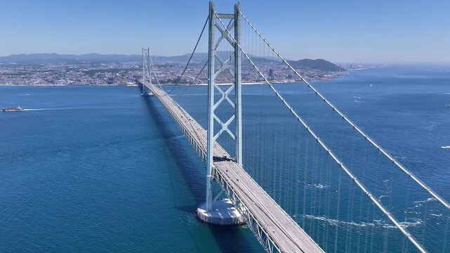 明石海峡大橋を後退しながら捉えたドローン空撮映像