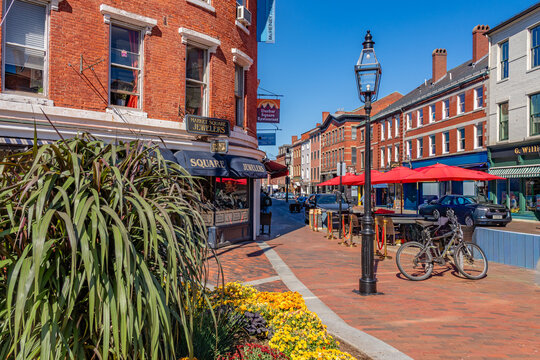 Portsmouth, NH, US - October 2, 2025: Downtown of this seaside city with its quaint streets with 19th century brick buildings. and trendy shops and restaurants with outdoor dining.