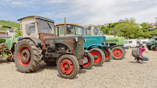 Alte Hanomag Traktoren auf einer Ausstellung in Schuld, Deutschland, 23.05.2026