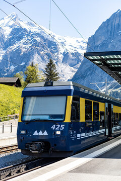 Voyage dynamique &agrave; bord des chemins de fer suisses &agrave; Grindelwald