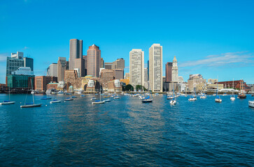 Obraz premium Urban buildings along the waterfront in Boston