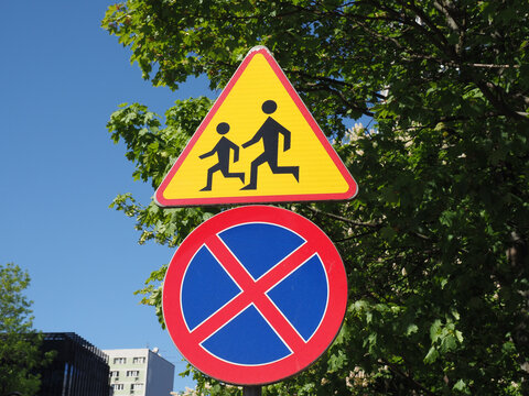 warning children no parking and no stopping sign