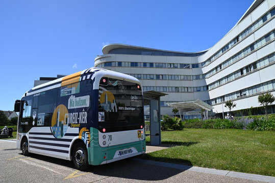 Lorient, France, 2 juin 2026 : IZILO Mobilit&eacute;s bus from Lorient Agglo in front of the Scorff Hospital bus stop in Lorient