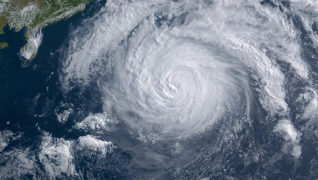 日本列島へ接近する大型台風を衛星から捉えた風景