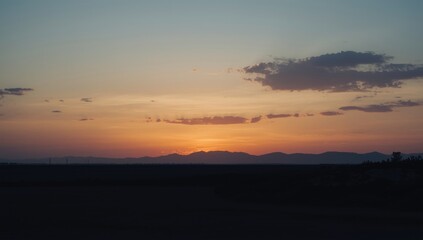 Obraz premium Subtle sunrise tones over empty landscape