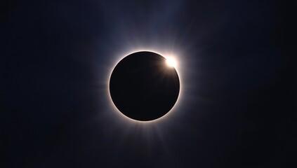 Obraz premium Sunlight halo shining through eclipse silhouette