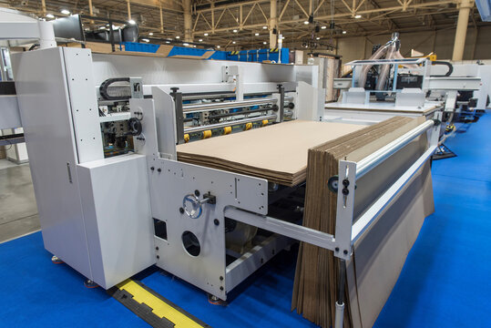 Automatic cardboard box making machine with corrugated board sheets