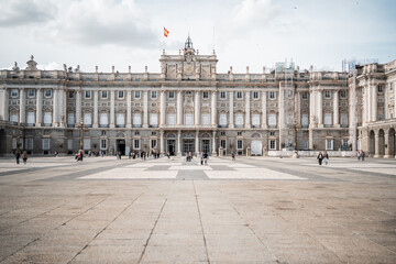 Obraz premium Madrid, Spain in Spring with lush gardens, architecture, and historic unesco sites.