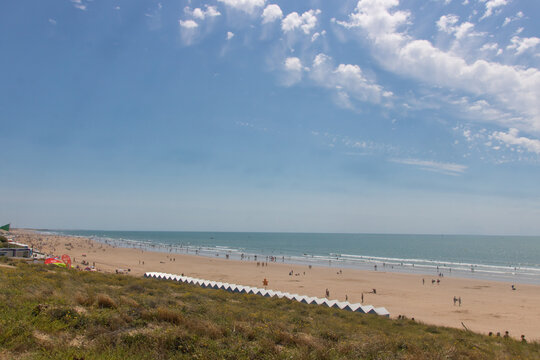 cabines de plage bleues au bord de l'oc&eacute;an &agrave; Saint-gilles-croix-de-vie en Vend&eacute;e