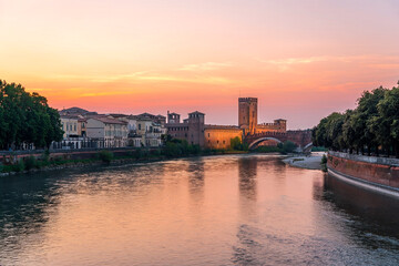 Naklejka premium Medieval stone bridge Ponte Scaligero across the river Adige and tower of Castelvecchio in Verona, Italy.