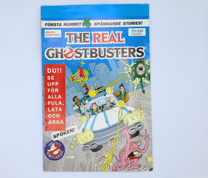 Ghostbusters comic book. Hunting ghosts. Swedish text.