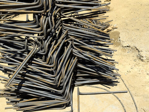 Stacked bent steel rebar for reinforced concrete work