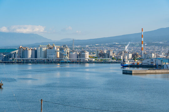 田子の浦港と工場