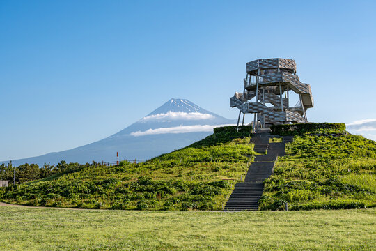 ふじのくに田子の浦みなと公園 ドラゴンタワーと富士山