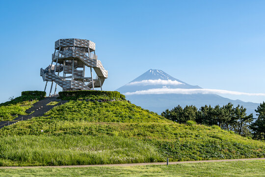 ふじのくに田子の浦みなと公園 ドラゴンタワーと富士山