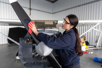 Woman cleaning airplane propeller safely © Rawpixel.com
