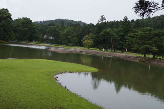 平泉の風景　毛越寺庭園