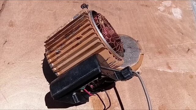 Authentic low-budget engineering: drying a washed electric motor stator coil under intense direct sunlight as an alternative to an industrial drying oven.