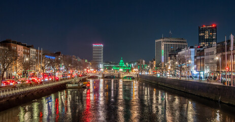 Obraz premium Dublin River Liffey Reflections At Blue Hour
