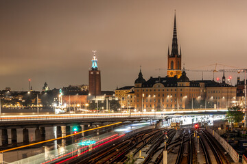 Obraz premium Stockholm Skyline Reflections Across Blue Hour Waterfront